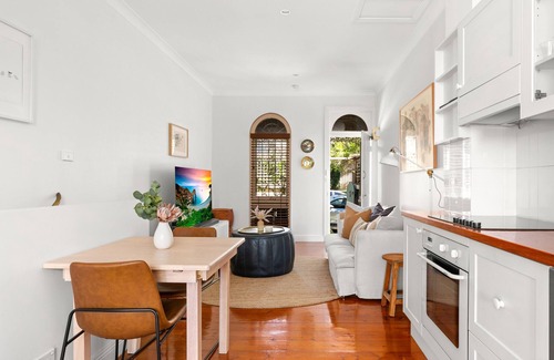 North Sydney House | Elegant 1-Bed Oasis with Courtyard in North Sydney