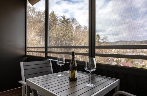 Ljubljana Apartment | Elegant 1-bedroom apartment near hill forest