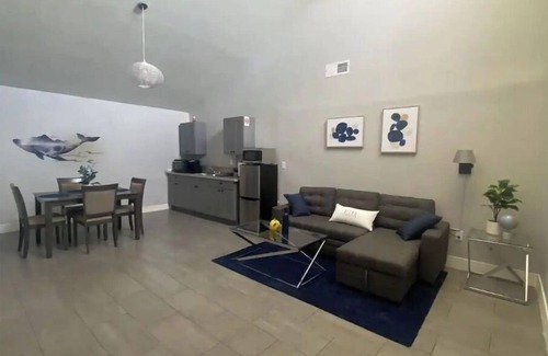 Las Vegas House | Elegant 1 Bedroom Guesthouse w/ Living Room and Kitchen.