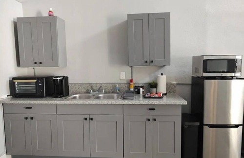 Las Vegas House | Elegant 1 Bedroom Guesthouse w/ Living Room and Kitchen.