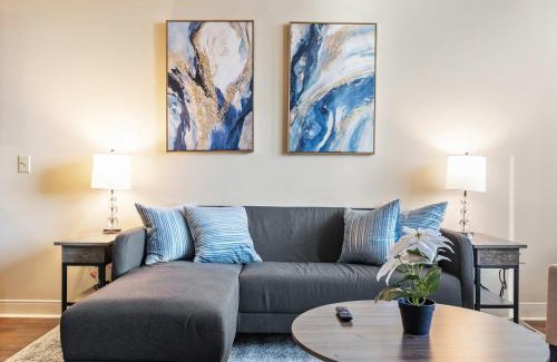 Downtown Pittsburgh Apartment | Elegant 1BD High Rise with City Views in DT Pitts