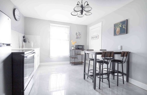 Downtown Niagara Falls Apartment | Elegant 1BR , 1 Bath apartment minutes the falls
