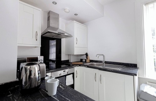 Liverpool Apartment | Elegant 1BR Apartment, Sleeps up to 4