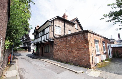 Liverpool Apartment | Elegant 1BR Apartment, Sleeps up to 4