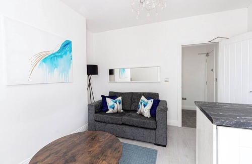 Liverpool Apartment | Elegant 1BR Apartment, Sleeps up to 4