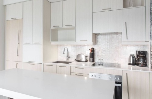 Financial District Apartment | Elegant 1BR Apt with Balcony near Rogers Centre