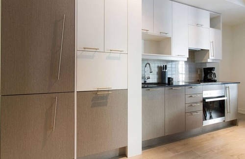 Financial District Apartment | Elegant 1BR Apt with Balcony near Rogers Centre