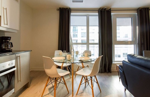 Financial District Apartment | Elegant 1BR Apt with Balcony near Rogers Centre