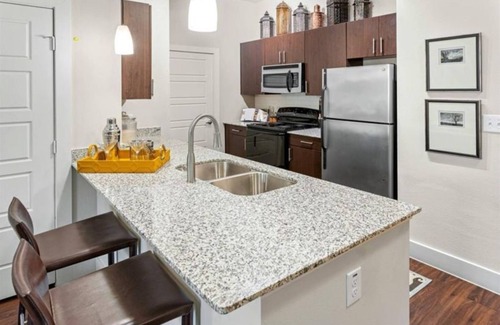 Las Colinas Condo | Elegant 1BR Condo at AMLI at Escena w Pool
