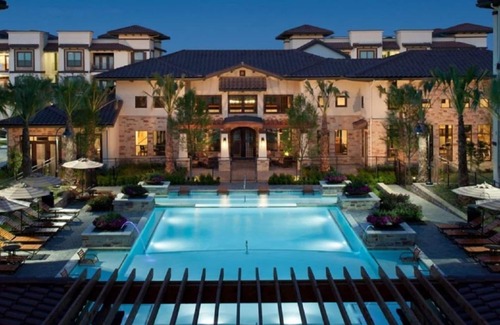 Las Colinas Condo | Elegant 1BR Condo at AMLI at Escena w Pool