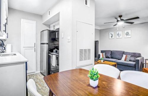 Brentwood Apartment | Elegant 1BR Haven - 10 Min to Downtown Austin