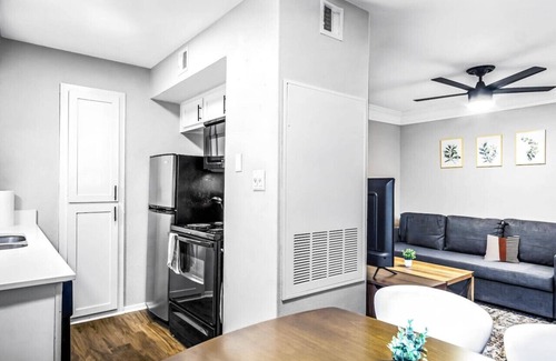 Brentwood Apartment | Elegant 1BR Haven - 10 Min to Downtown Austin