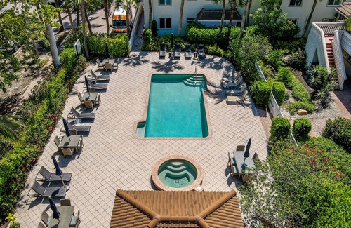 Old Naples Condo | Elegant 1BR Olde Naples POOL SPA WD, NOW AVAIL FOR October-Dec 2025