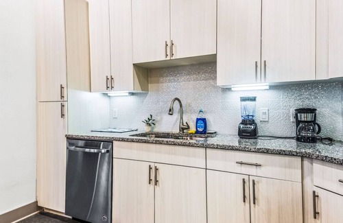 Fort Worth Apartment | Elegant 2 BD/2 BA Retreat Ideal for Comfort &Style