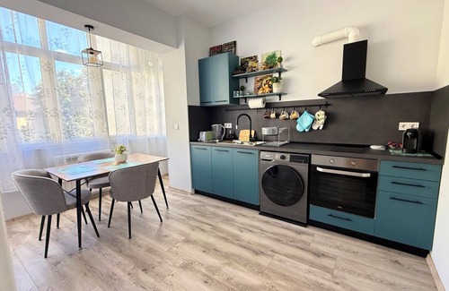 Sofia City Center Apartment | Elegant 2-BDR, Top Center, 1.5 BATH, 2025 Full Renovation, 2xAC