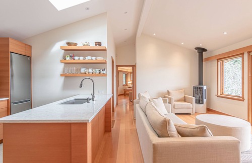 Salt Spring Island Apartment | Elegant 2-bedroom apartment on Salt Spring Island, with ocean-view deck.