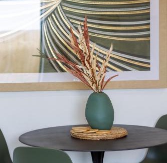 Christchurch City Centre Apartment | Elegant 2 Bed 2 Bath Home in the CBD