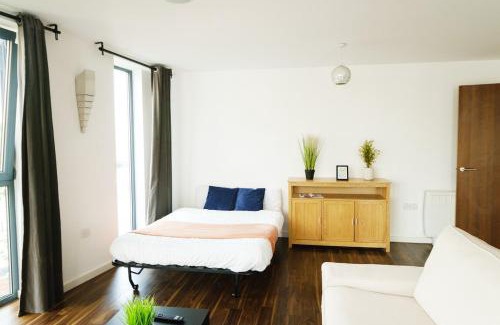 Limehouse Apartment | Elegant 2 Bed Flat in East London