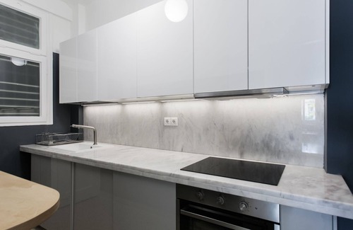 Omonia Apartment | Elegant 2 Bedroom 2 Bathroom Apartment in Athens Vibrant Centre! VL5
