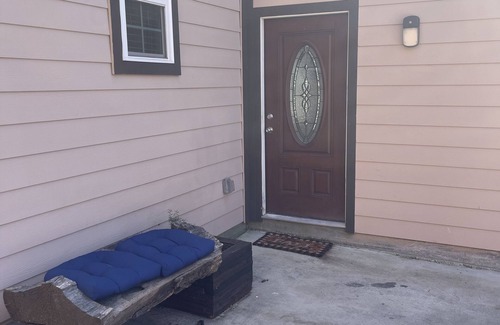 MacGregor House | Elegant 2 Bedroom 2 bathroom house in the museum district