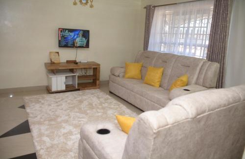 Eldoret Apartment | Elegant 2 Bedroom Apartment close to Rupa Mall, Noble Hotel,Poa PLace, Mediheal hospital, TopHill Hospital and St Lukes Hospital