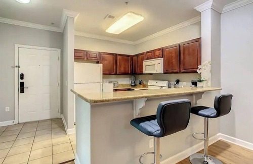 Reunion Condo | Elegant 2-bedroom condo near Disney.