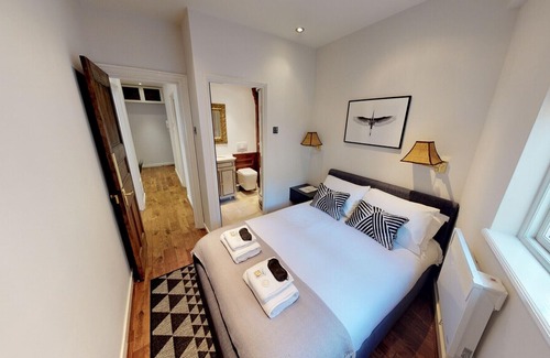 Clerkenwell Apartment | Elegant 2-Bedroom Flat in Farringdon, London