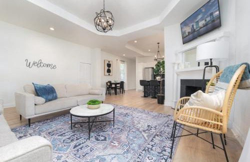 Springfield Apartment | Elegant 2 BR apt in the heart of historic SPR - 5 min drive to TIAA Bank Field