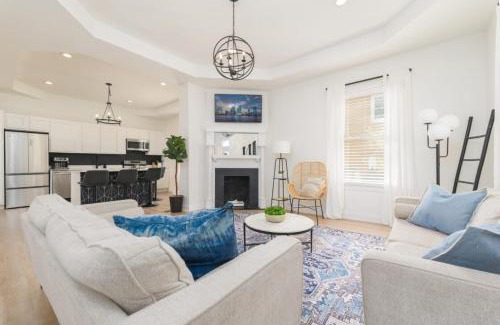Springfield Apartment | Elegant 2 BR apt in the heart of historic SPR - 5 min drive to TIAA Bank Field