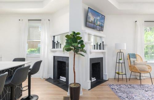 Springfield Apartment | Elegant 2 BR apt in the heart of historic SPR - 5 min drive to TIAA Bank Field