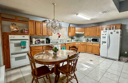 Parker Lane House | Elegant 2-Story House near Downtown Austin