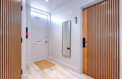 Chester Apartment | Elegant 2B Retreat City Centre with Secure Parking