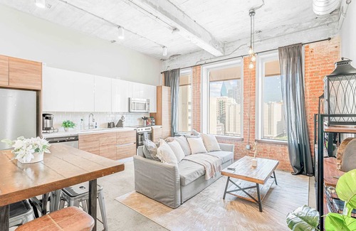 Downtown Dallas Apartment | Elegant 2BD | DT Dallas | Sleeps 6 | Free Parking