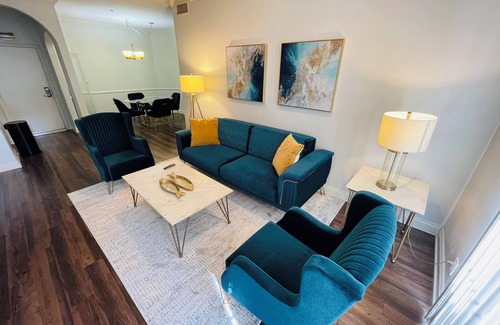Beverly Grove Apartment | Elegant 2BR/2BA Stay- Burton Way, Beverly Hills