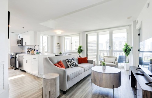 Crystal City Apartment | Elegant 2BR Apartment - Minutes to D.C.