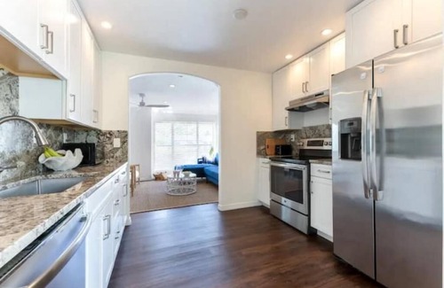 Southside House | Elegant 2BR Home w/King Bed, MegaYard & Tank Pool
