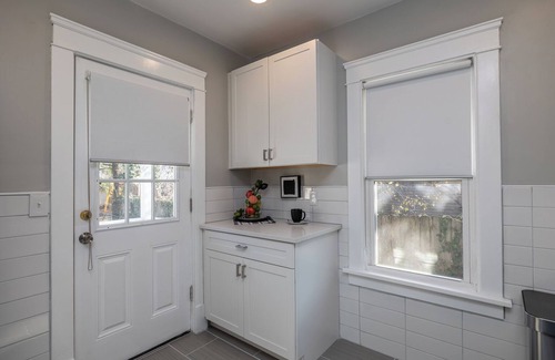 Shaker Heights Apartment | Elegant 2BR Larchmere Classic ~ Near Cleveland Clinic & Case Western University