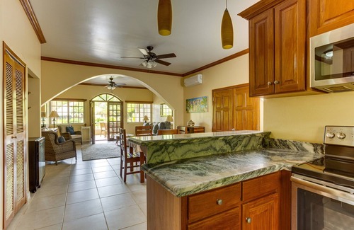 Placencia Condo | Elegant 2BR Villa w/Shared Pool, Beachfront Prop.
