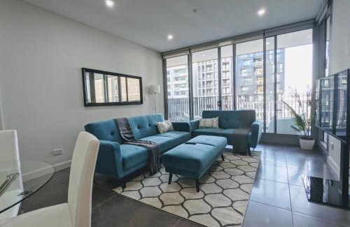 Lidcombe Apartment | Elegant 3-bed 2-bath, balcony, with pool included, NO PARTIES!