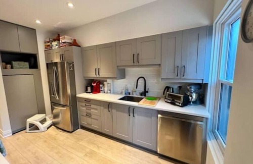 Leslieville House | Elegant 3-bed, 3 bath private Leslieville home