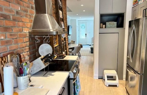 Leslieville House | Elegant 3-bed, 3 bath private Leslieville home