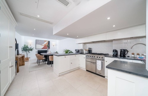 Knightsbridge House | ​Elegant 3-Bed Knightsbridge House with Terrace