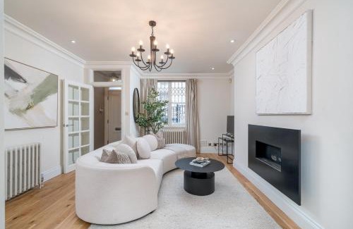 Knightsbridge Apartment | Elegant 3-Bed Knightsbridge House with Terrace