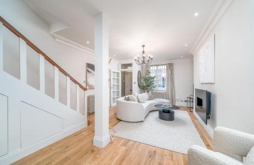 Knightsbridge Apartment | Elegant 3-Bed Knightsbridge House with Terrace