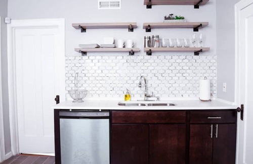 West Ridge Apartment | Elegant 3 Bedroom and 1 Bath Apartment