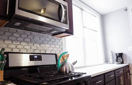 West Ridge Apartment | Elegant 3 Bedroom and 1 Bath Apartment
