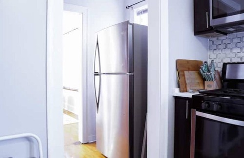 West Ridge Apartment | Elegant 3 Bedroom and 1 Bath Apartment
