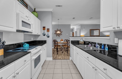 Foley Condo | Elegant 3-bedroom condo with 2 King beds/2 twins close to OWA/Foley Sports Plex.