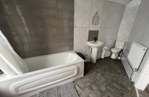 Cradley Apartment | Elegant 3 Bedroom Apartment