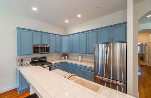 Sparks House | Elegant 3-Bedroom House Close to Red Hawk Golf